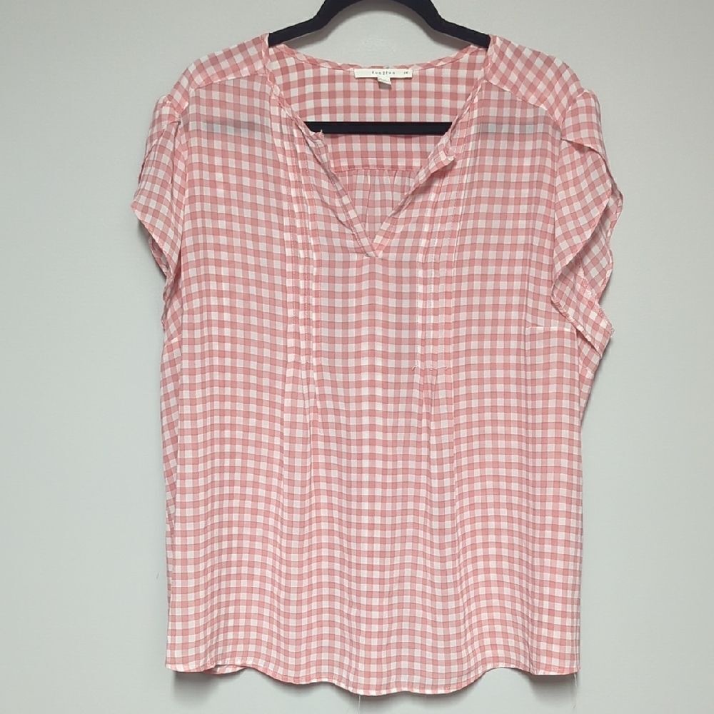 Fun 2 fun White and Pink Blouse with V-Neck and Relaxed Fit